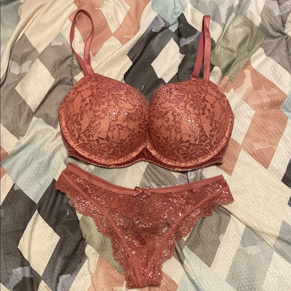 Elegant Lace Women's Intimate Set in Rust